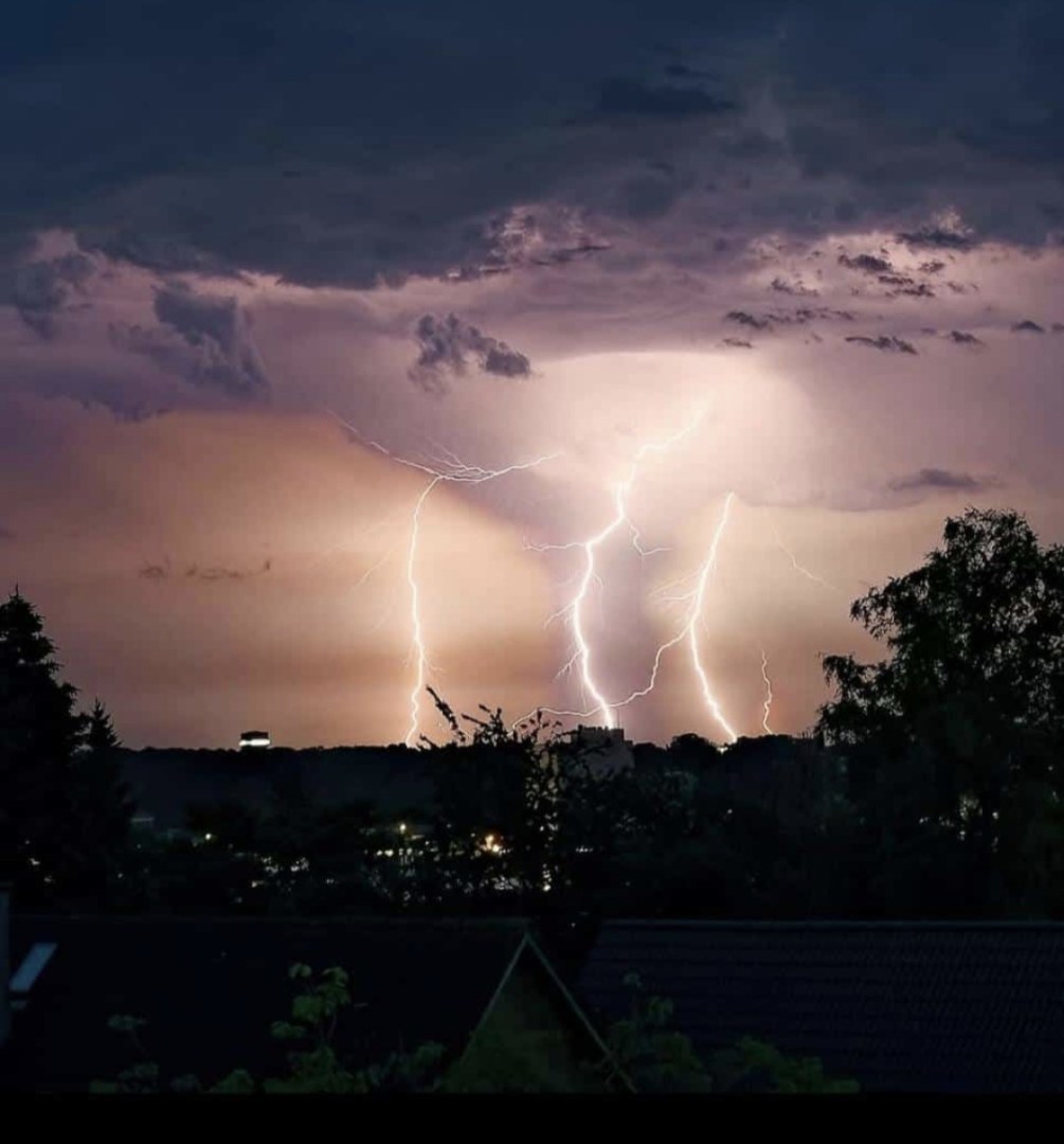 Der Himmel unter Strom
